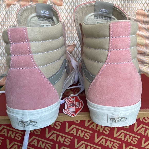 Vans Men’s Sk8-Hi
Color Block Pink/Multi
VN0A7Q5NBIY
Sneakers - Picture 14 of 16